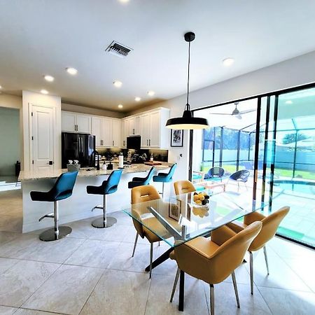 Blue Door Retreat - Luxury Pool Home - Sleeps 8 Cape Coral Exteriör bild