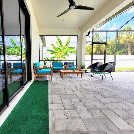 Blue Door Retreat - Luxury Pool Home - Sleeps 8 Cape Coral Exteriör bild