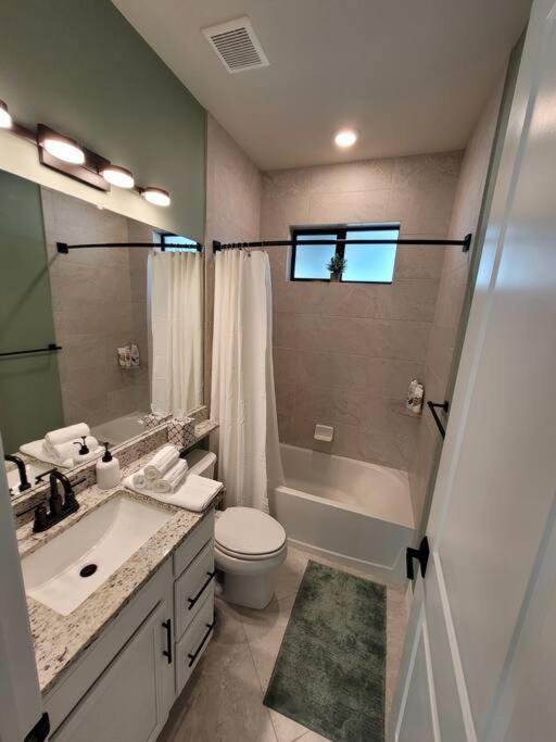 Blue Door Retreat - Luxury Pool Home - Sleeps 8 Cape Coral Exteriör bild